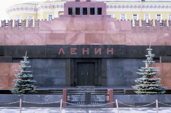 Eighty-seven years have passed since the body of Vladimir Ulyanov, known worldwide under his pseudonym Lenin, was placed in a glass sarcophagus and displayed in a specially built granite mausoleum near the Kremlin wall. - Sputnik International