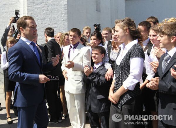 Встреча Дмитрия Медведева в Кремле с выпускниками детских домов - Sputnik International