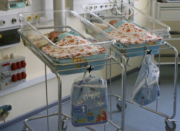 Russia plans 'child abandonment' network to fight abortions - Sputnik International