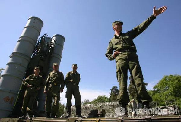 S-300 air defense unit on combat duty S-300 air defense unit on combat duty - Sputnik International
