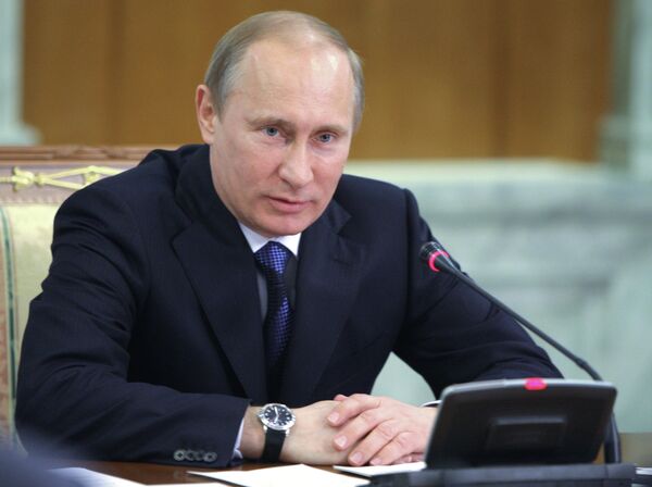 Russian Prime Minister Vladimir Putin at the meeting with People's Front activists in Sochi - Sputnik International
