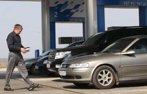 Federation of Russian Motorists to protest against gasoline price hikes - Sputnik International