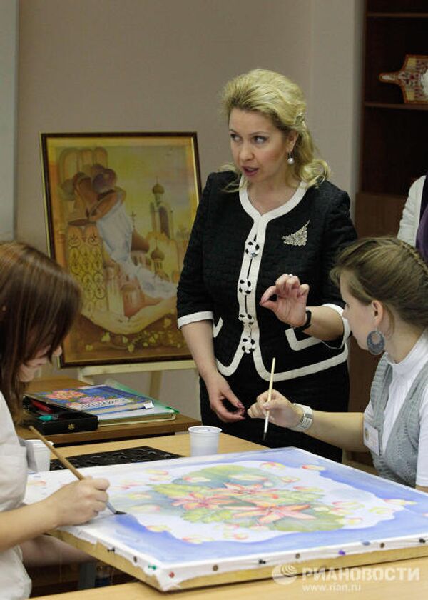 Russia’s First Lady Svetlana Medvedev attends record-breaking lacemaking workshop in Vologda - Sputnik International