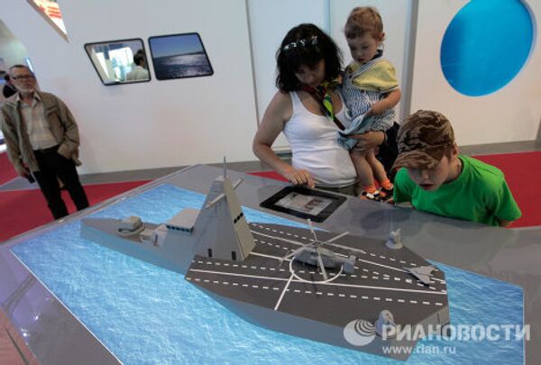 Ships and helicopters at International Maritime Defense Show  - Sputnik International