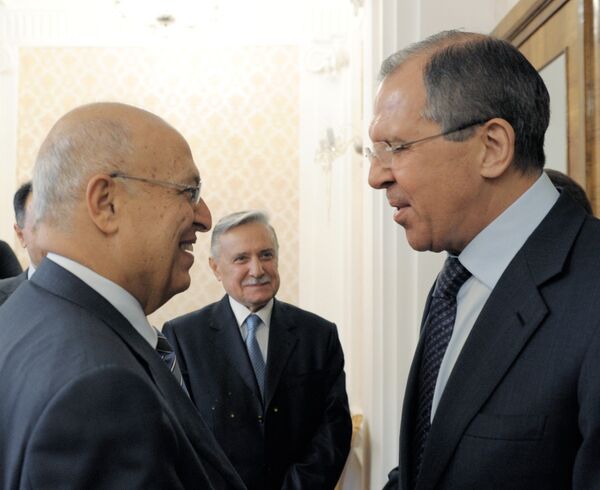 The head of the Fatah delegation Nabil Shaath with Russian Foreign Minister Sergey Lavrov - Sputnik International
