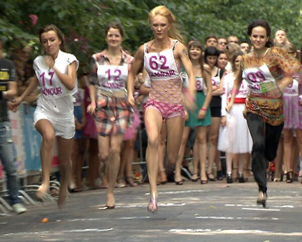 High heeled runners have fun - Sputnik International