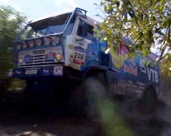 “Flying KAMAZ” truck accelerates to 100 kph in ten seconds - Sputnik International