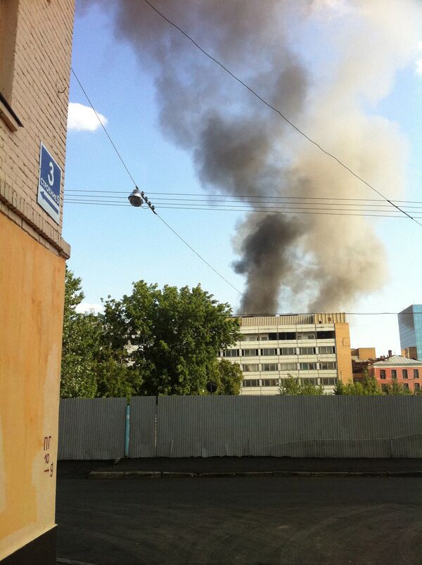 Moscow firefighters extinguish blaze at military facility - Sputnik International