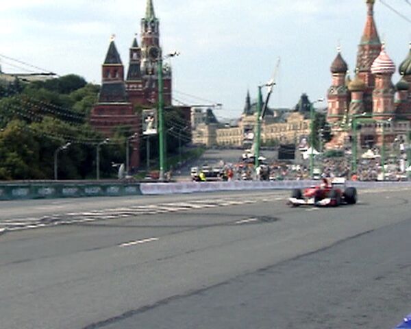 Formula One cars burn rubber near Kremlin walls - Sputnik International