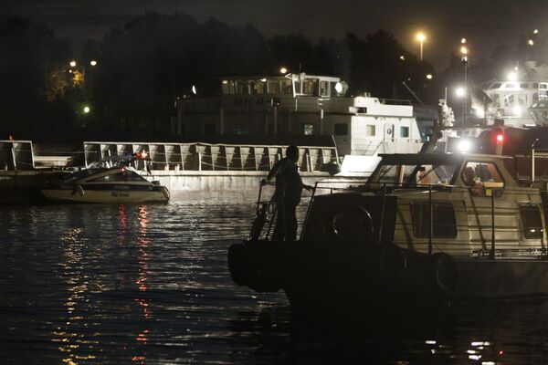 Boat sinking in Moskva River - Sputnik International