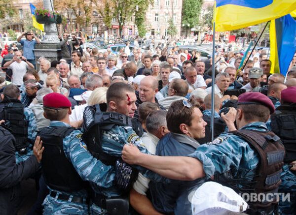 Clashes as Tymoshenko taken into custody - Sputnik International