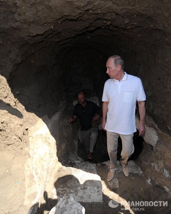 Vladimir Putin turns archeologist - Sputnik International