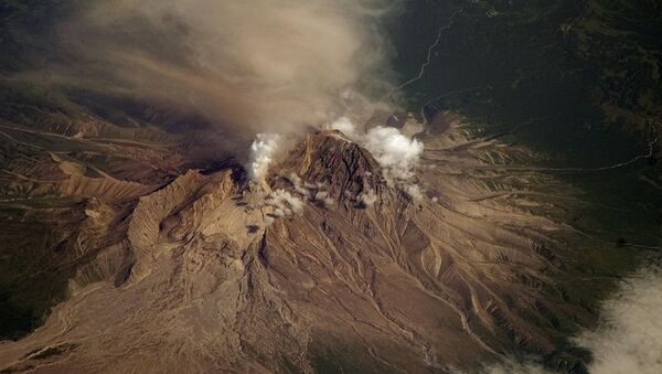 The 3,283-meter (10,771 feet) Shiveluch volcano - Sputnik International