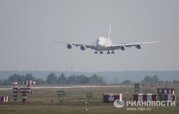 A Cold War symbol and a plane as big as three tennis courts - Sputnik International