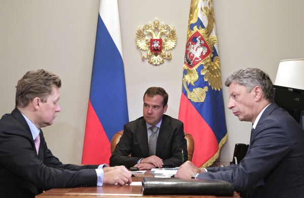 Gazprom CEO Alexei Miller, Russian President Dmitry Medvedev and Ukrainian Energy Minister Yury Boiko - Sputnik International