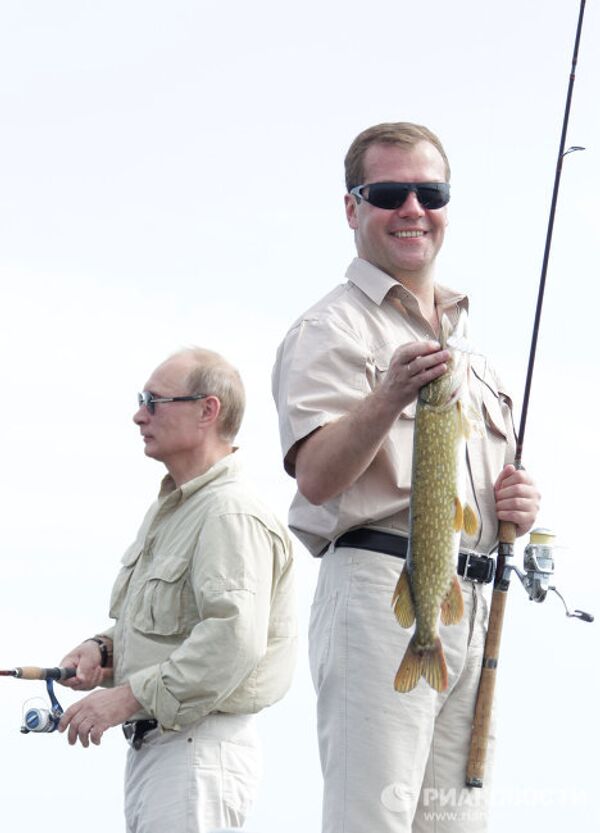Putin, Medvedev go fishing - Sputnik International