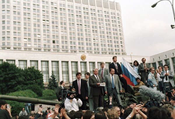 Recalling the 3-day putsch in the eyes of a foreign correspondent 20 years back - Sputnik International