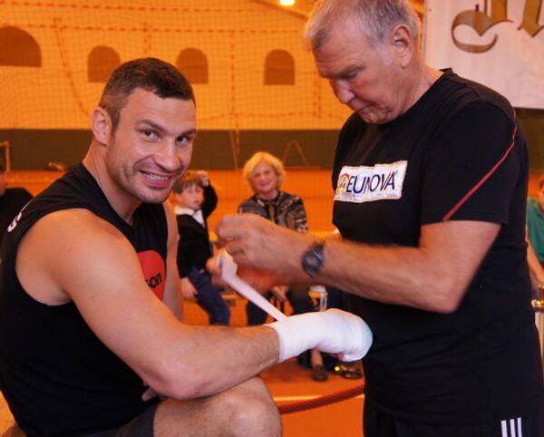 Klitschko trains for Adamek fight - Sputnik International