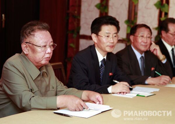 Medvedev and Kim Jong-il at President’s Temporary Residence in Buryatia - Sputnik International