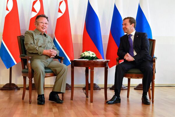 Russian and North Korean leaders Dmitry Medvedev and Kim Jong-il - Sputnik International