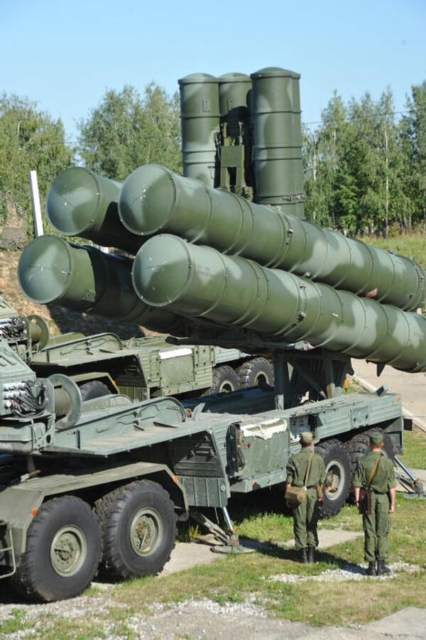 S-400 Triumph air defense system protects Moscow airspace - Sputnik International