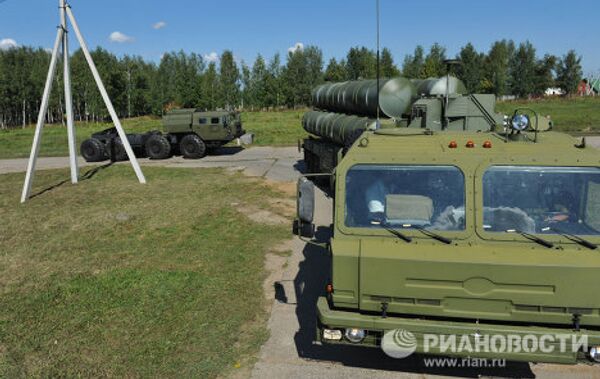 S-400 Triumph air defense system protects Moscow airspace - Sputnik International
