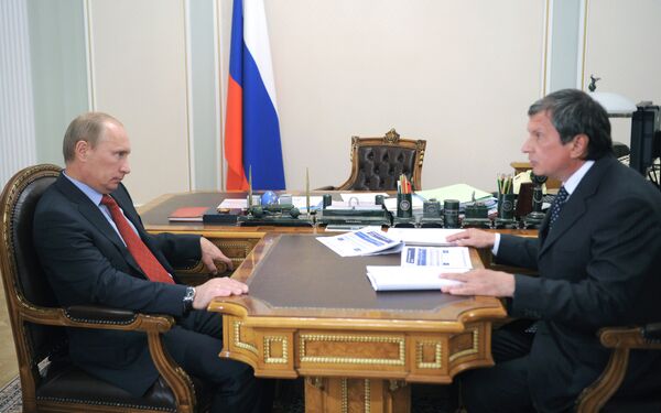 Russian Prime Minister Vladimir Putin and Deputy Prime Minister Igor Sechin - Sputnik International