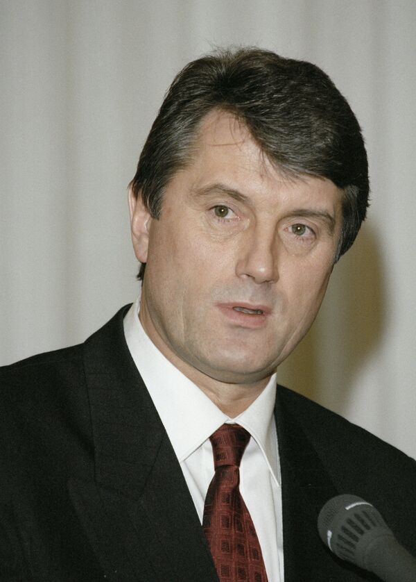 The suspected poisoning left Viktor Yushchenko's face badly disfigured - Sputnik International
