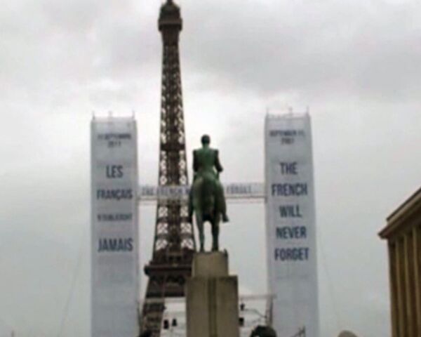Paris commemorates 9/11 victims with mock-up Twin Towers - Sputnik International