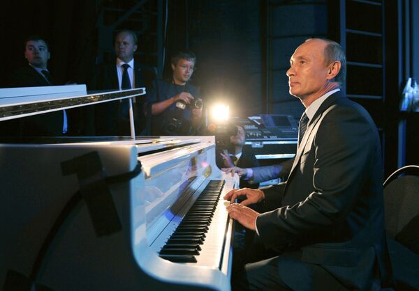 Vladimir Putin visits the Theatre of Nations in Moscow - Sputnik International