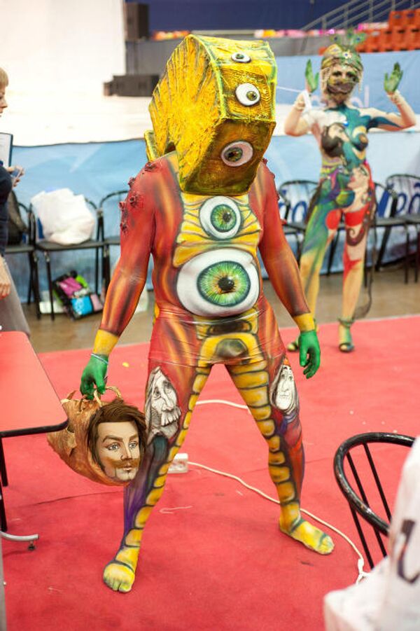 Body art festival draws thousands in St. Petersburg - Sputnik International