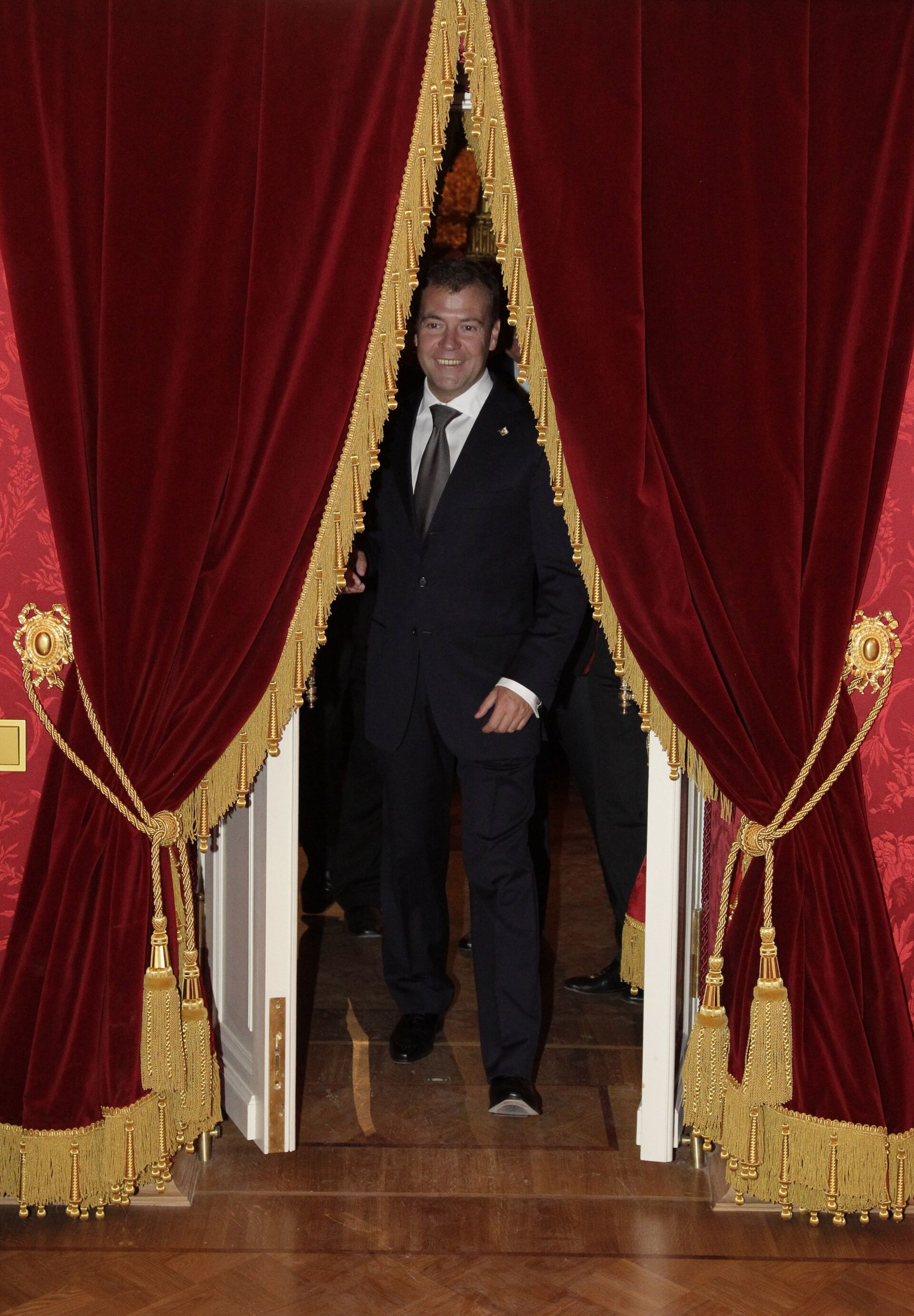 Dmitry Medvedev Visits The Newly Renovated Bolshoi Theater - 21.09.2011 ...