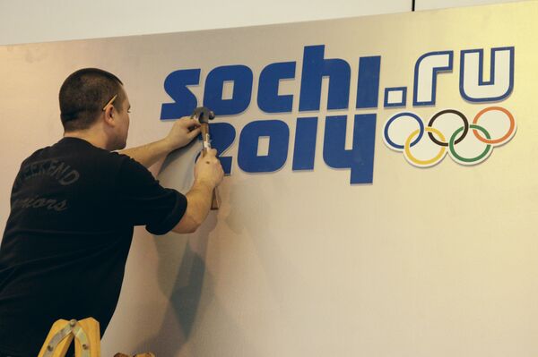 A total of 26 volunteer centers across Russia will train 25,000 helpers to support the Sochi 2014 Games. - Sputnik International