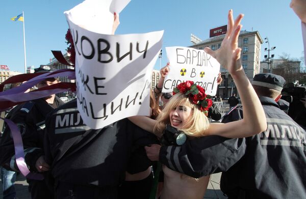 Femen’s trademark topless protests have been used on a number of occasions to raise public awareness on various domestic and international issues - Sputnik International