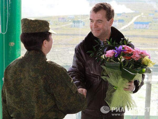 Dmitry Medvedev attends Center 2011 strategic military exercise - Sputnik International