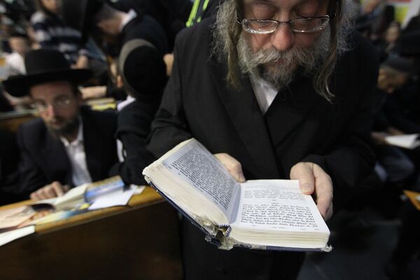 Record Number of Hasidic Pilgrims Celebrate New Year in Ukraine – Reports - Sputnik International