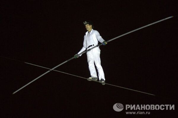 Nock fails to cross Moskva River on high wire  - Sputnik International