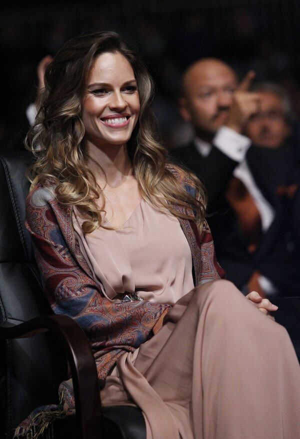 Hollywood actress Hilary Swank has said she “deeply regrets” taking part in a glitzy event in Grozny to mark the birthday of Chechen leader Ramzan Kadyrov. - Sputnik International