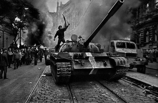 'Prague Spring' photographs by Josef Koudelka  - Sputnik International
