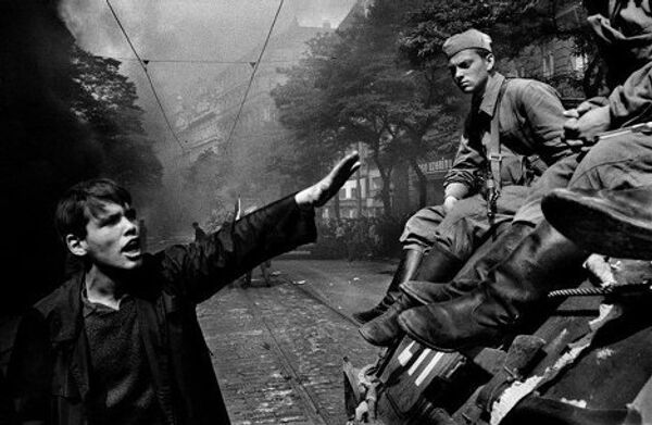 'Prague Spring' photographs by Josef Koudelka  - Sputnik International