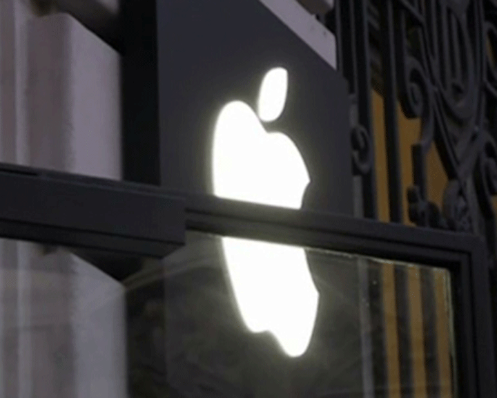 iPhone 4S hits the shelves in France - Sputnik International