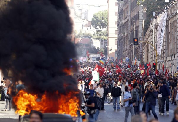 50 injured in Rome as financial protests spread across the globein  - Sputnik International