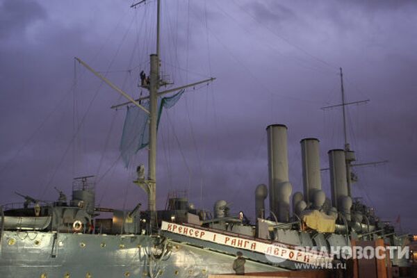 Hooliganism: Pirate flag hoisted on Aurora cruiser - Sputnik International