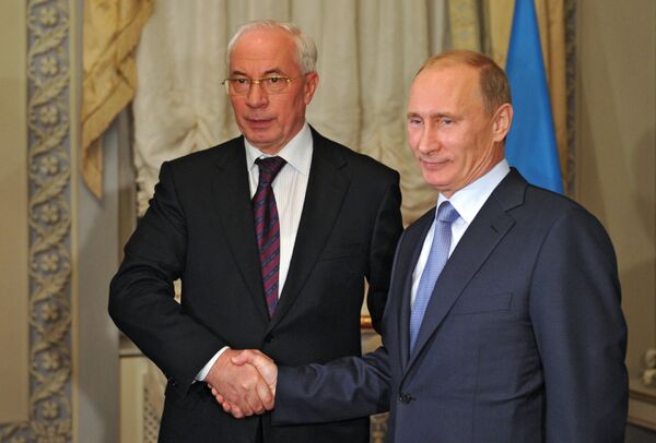 Russian Prime Minister Vladimir Putin meets with Ukrainian Prime Minister Mykola Azarov - Sputnik International
