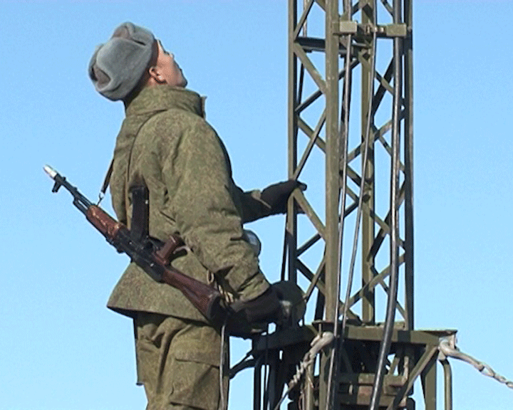 Signals crews deploy communications under “terrorist” fire - Sputnik International