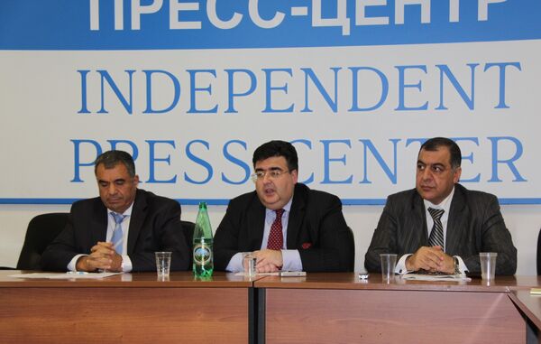 Alexei Mitrofanov with leaders of Russia's Kurdish diaspora Jamal Shamoyan (left) and Merab Shamoyev (right) - Sputnik International