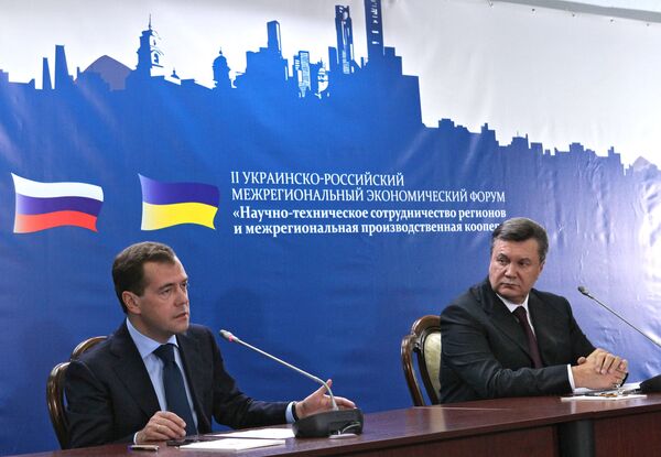 Dmitry Medvedev and  Viktor Yanukovych - Sputnik International