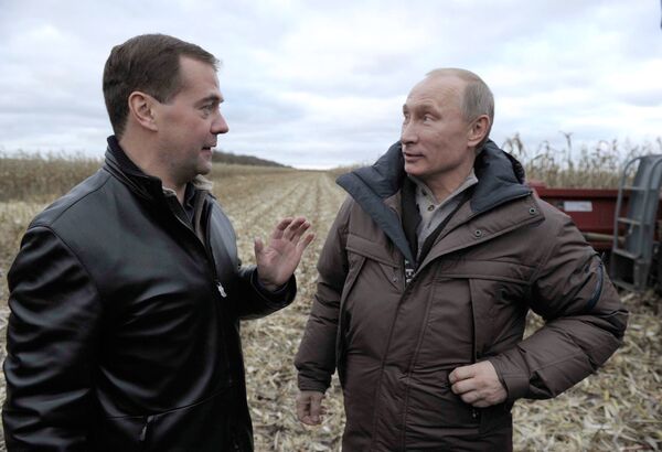 Russian President Dmitry Medvedev and Prime Minister Vladimir Putin - Sputnik International
