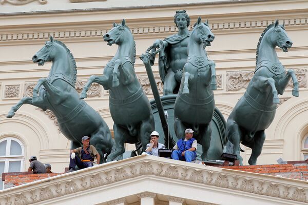 Russian bloggers examine fig leaf on Bolshoi's Apollo - Sputnik International