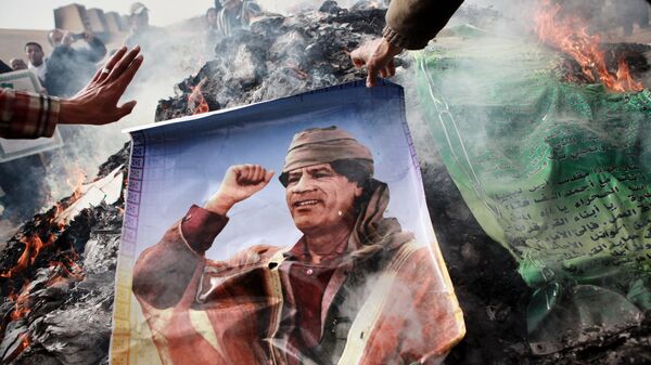 The picture of Muammar Gaddafi being burned - Sputnik International